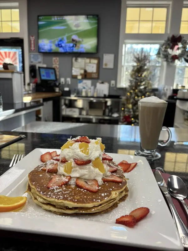 Strawberry pancakes and a latte at the counter