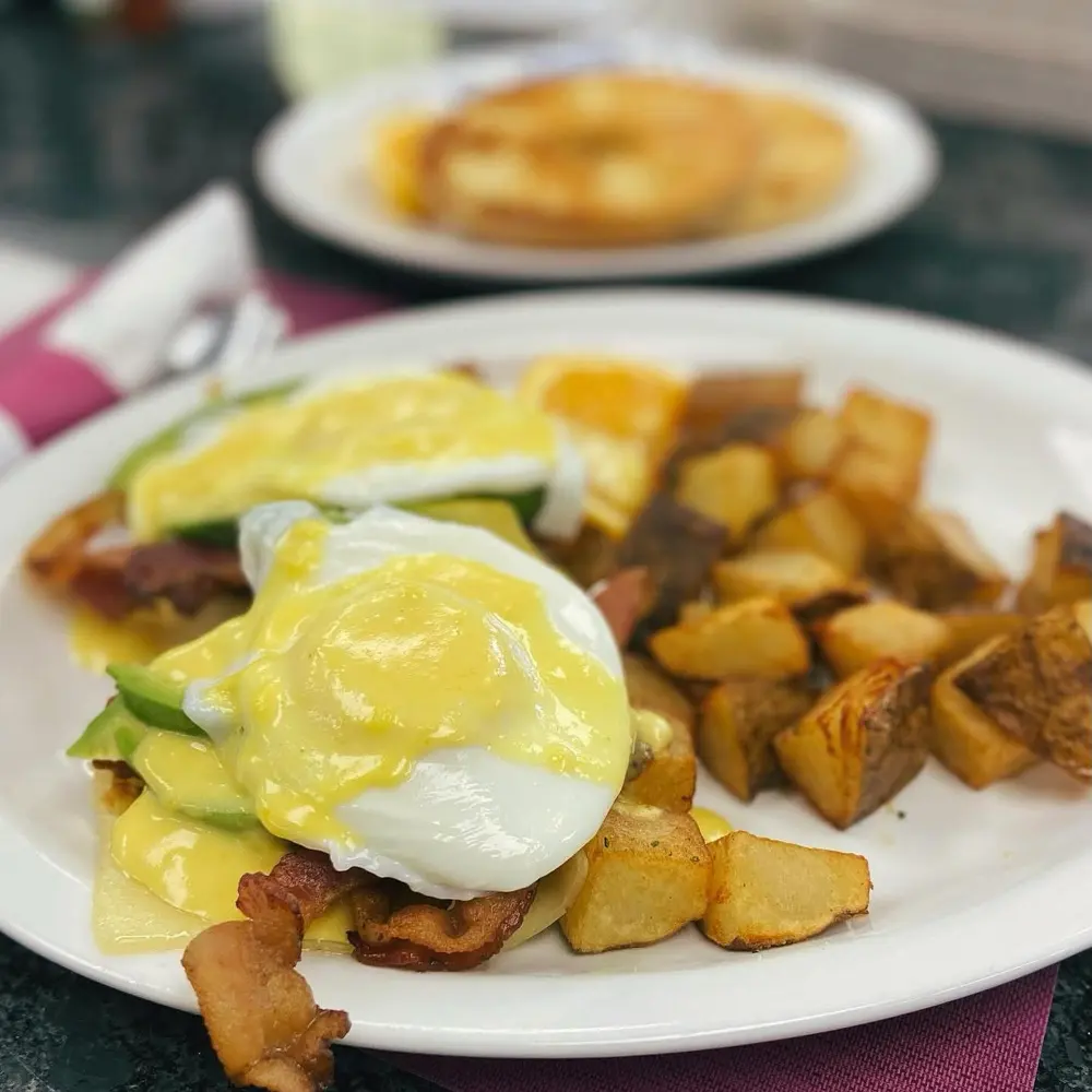 Avocado and bacon benedict with hollandaise